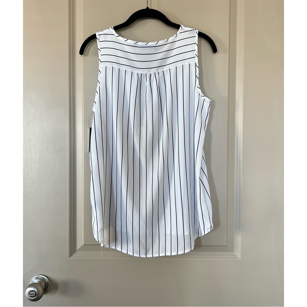 APT 9 Essential V-Neck Shell - Picture 3 of 5